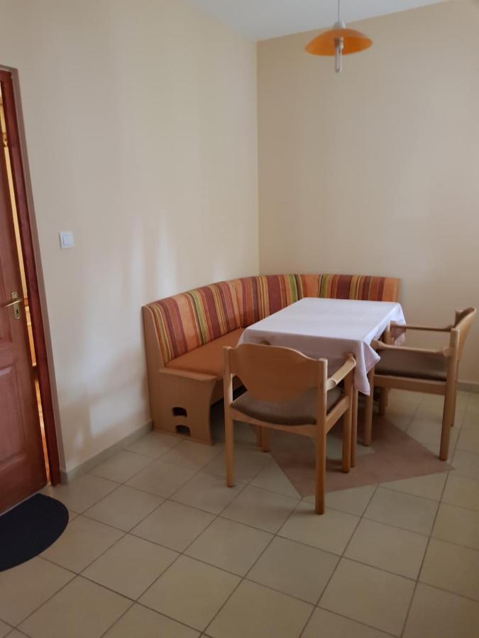 Tisza-tavirozsa Vendeghaz Apartment *