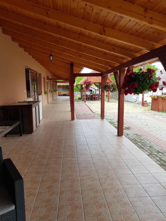 Tisza-tavirozsa Vendeghaz Tiszaszolos