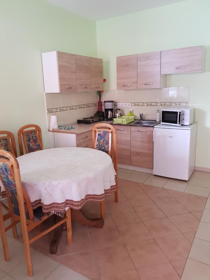 Tisza-tavirozsa Vendeghaz Apartment *