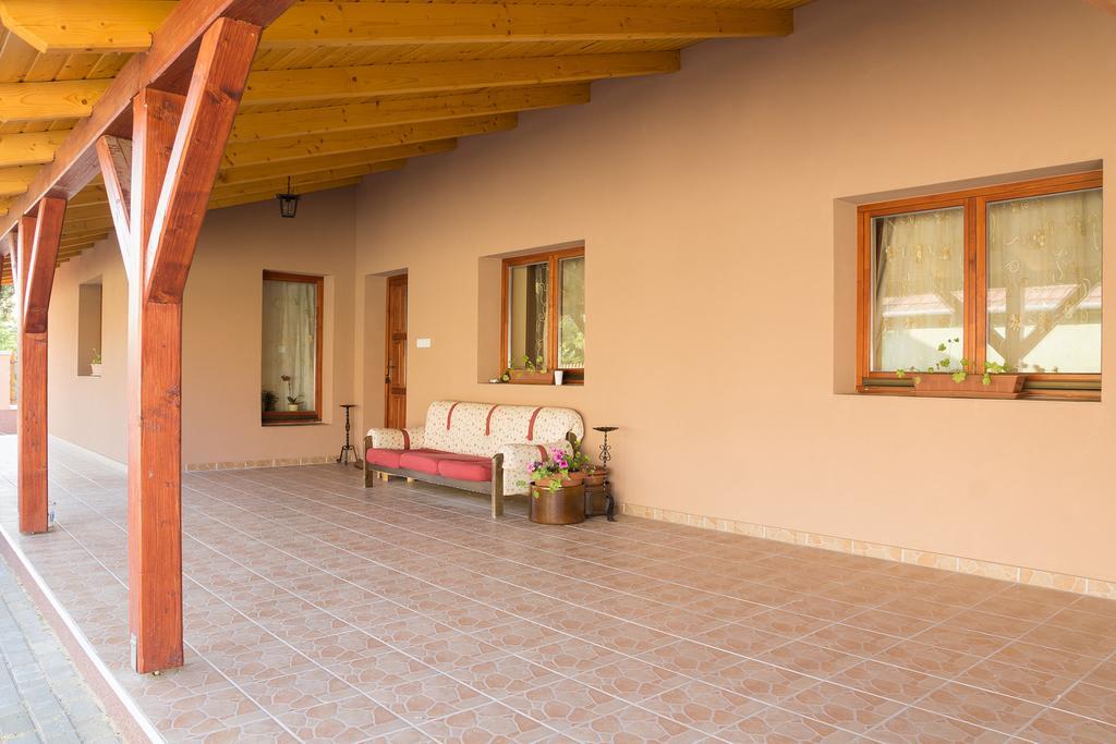 Apartment Tisza-tavirozsa Vendeghaz *