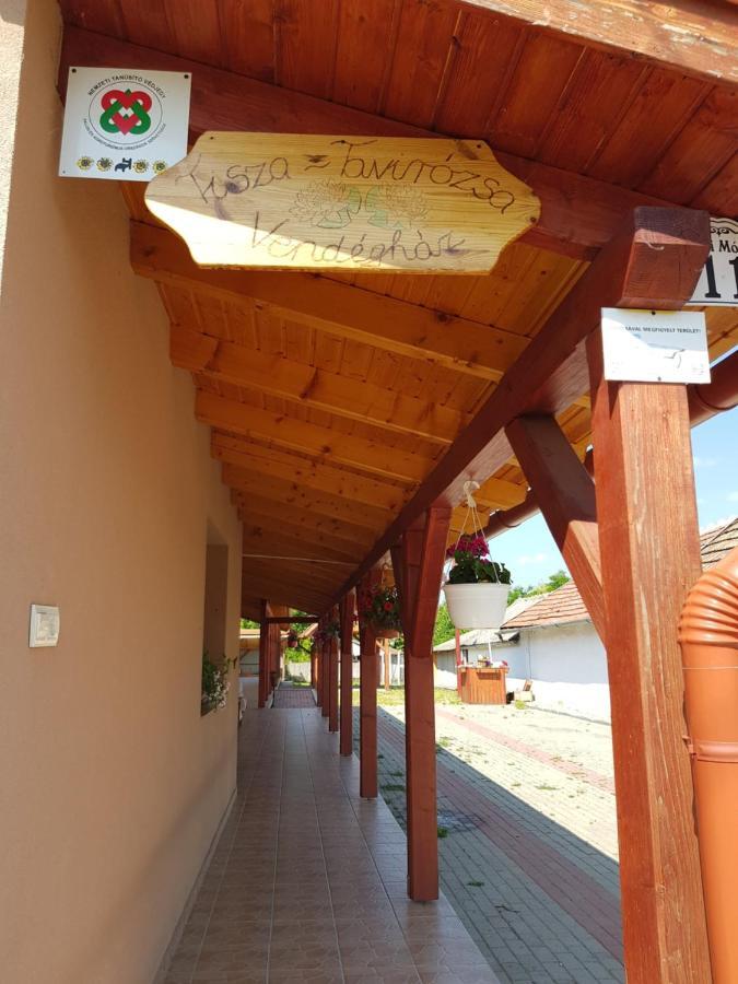 Tisza-tavirozsa Vendeghaz Apartment *