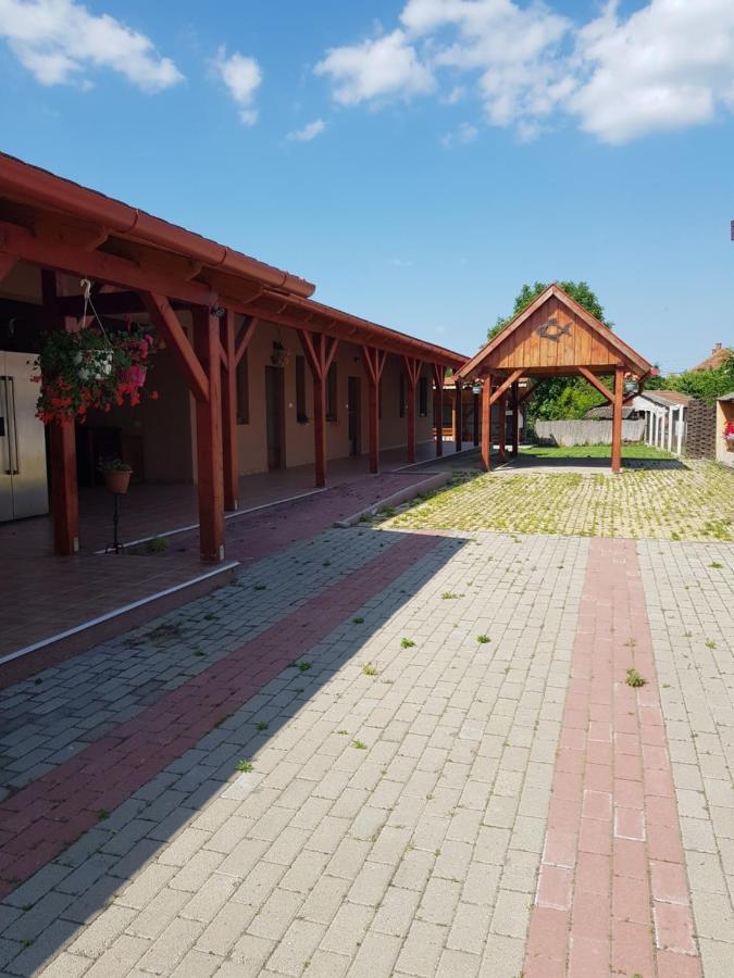 Tisza-tavirozsa Vendeghaz Apartment Tiszaszolos